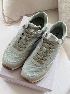 BRAND NEW Cushionaire Kicks Runner Sneakers in shade mint size 7